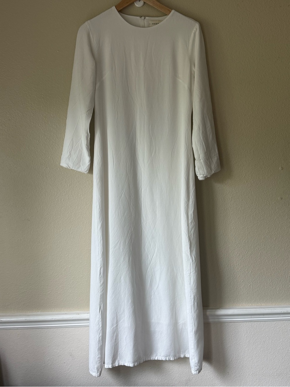 VEILED Elegant White Long Sleeve Maxi Dress
